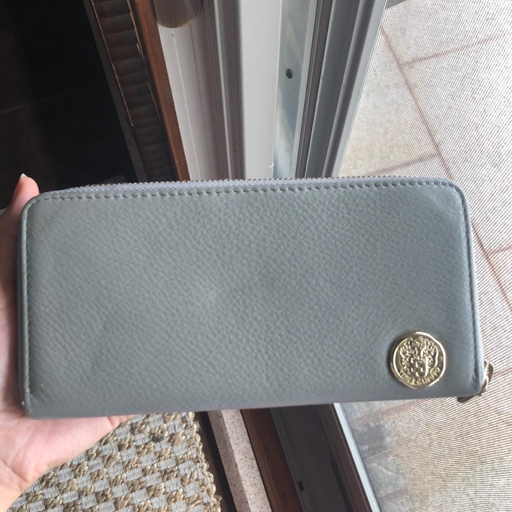 Vince Camuto zip up wallet